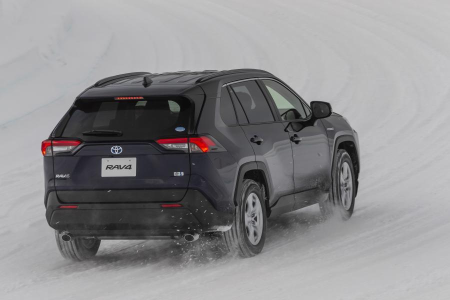  Toyota RAV4 Hybrid 2019 года  (JP) (фото 3 из 6)